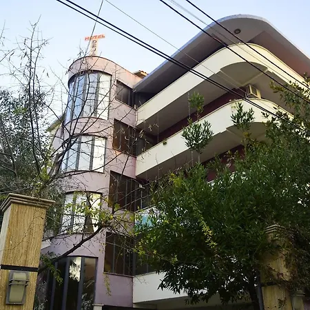 Deja 3* Тирана